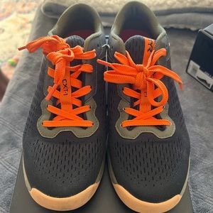 Womens 7.5 TYR CXT-1 Trainer excellent condition